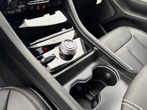 New 2025 Jeep Grand Cherokee L Limited image 32