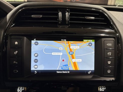 Used 2018 Jaguar XE Premium image 70