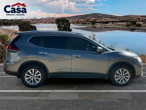 Used 2018 Nissan Rogue SV w/ Premium Package image 2