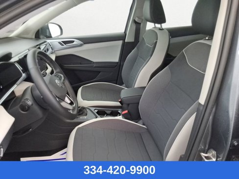 Used 2025 Volkswagen Taos SE w/ Panoramic Sunroof Package image 10
