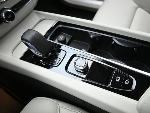 New 2025 Volvo XC60 B5 Core image 24