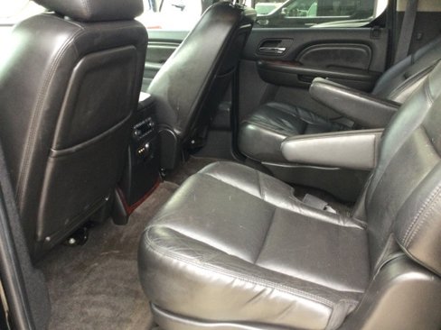Used 2011 Cadillac Escalade ESV Premium image 16