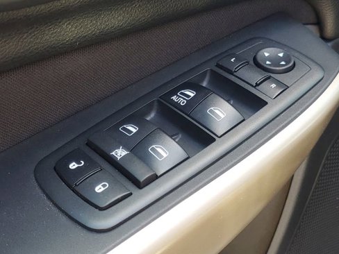Used 2018 Jeep Cherokee Latitude w/ Safety Group image 11