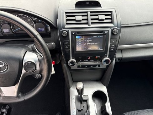 Used 2012 Toyota Camry SE image 16