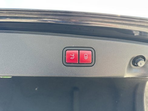 Used 2014 Mercedes-Benz E 350 Sedan image 36