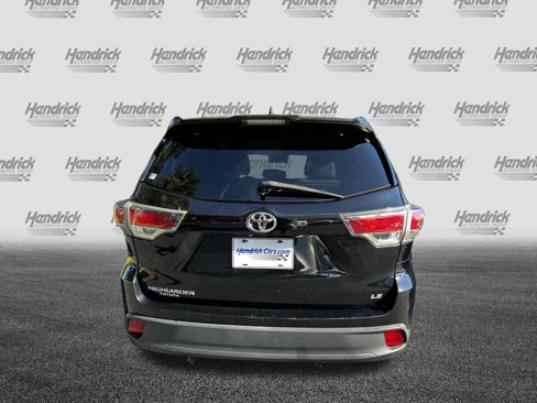 Used 2015 Toyota Highlander LE image 8