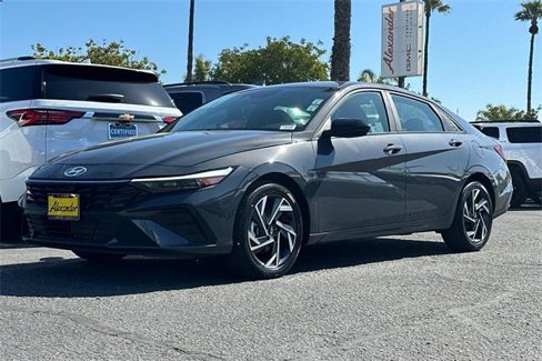 Used 2025 Hyundai Elantra Sport image 8