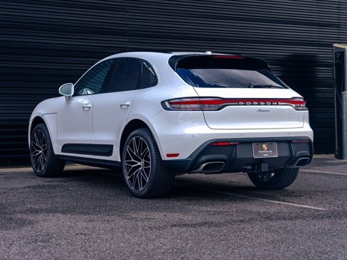 Used 2025 Porsche Macan image 3
