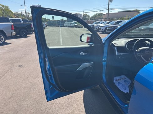 Used 2017 Jeep Cherokee Trailhawk w/ Cold Weather Group image 12