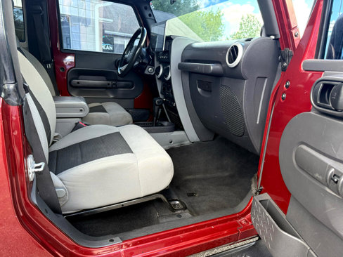 Used 2010 Jeep Wrangler Sahara image 10