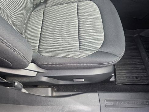 Used 2019 Ford Explorer XLT image 15