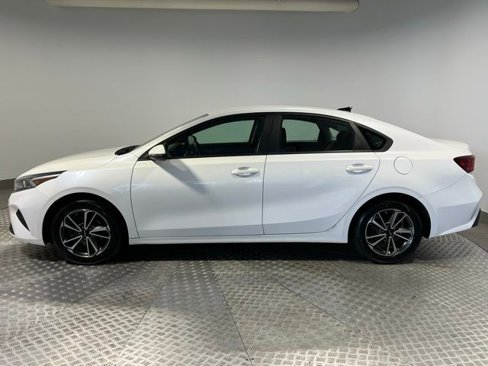 Used 2022 Kia Forte LXS w/ LXS Technology Package image 2