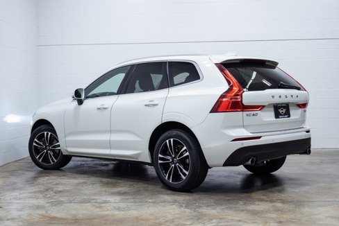 Used 2020 Volvo XC60 T6 Momentum image 12