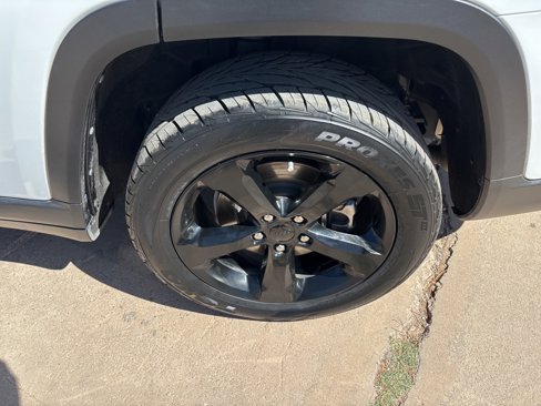 Used 2022 Jeep Grand Cherokee L Laredo image 10