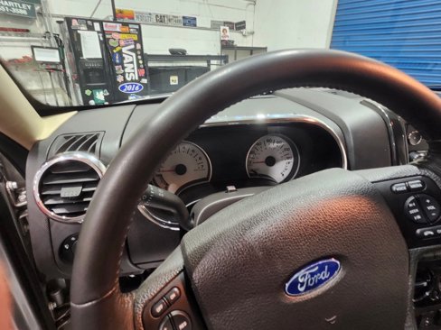 Used 2010 Ford Explorer Sport Trac XLT image 9