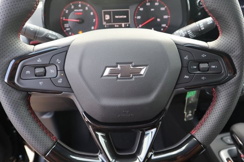 New 2025 Chevrolet Trax RS w/ Sunroof Package image 3