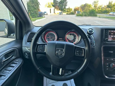 Used 2016 Dodge Grand Caravan SXT image 14