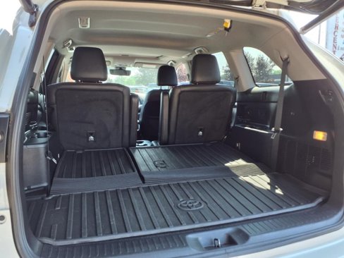 Used 2019 Toyota Highlander SE image 7