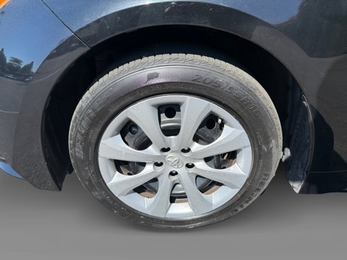Used 2022 Toyota Corolla LE image 9