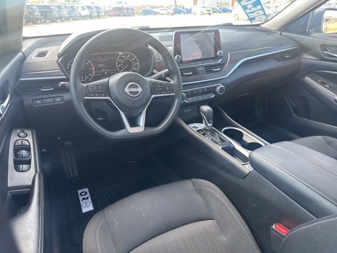Used 2024 Nissan Altima 2.5 SV image 12