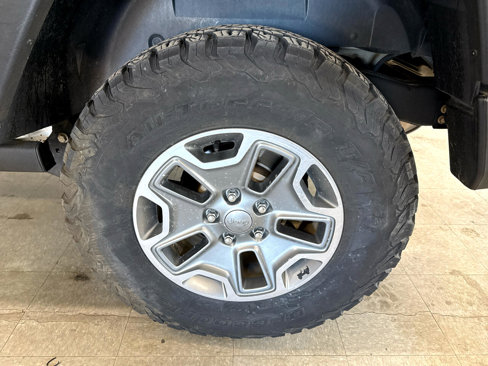 Used 2015 Jeep Wrangler Unlimited Rubicon w/ Max Tow Package image 66