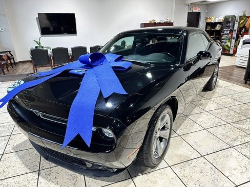 Used 2016 Dodge Challenger SXT image 3