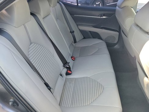 Used 2019 Toyota Camry L image 18