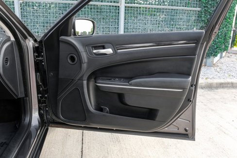 Used 2015 Chrysler 300 Limited w/ Driver Convenience Group image 37