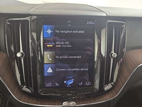 Used 2021 Volvo XC60 T5 Momentum w/ Climate Package image 18