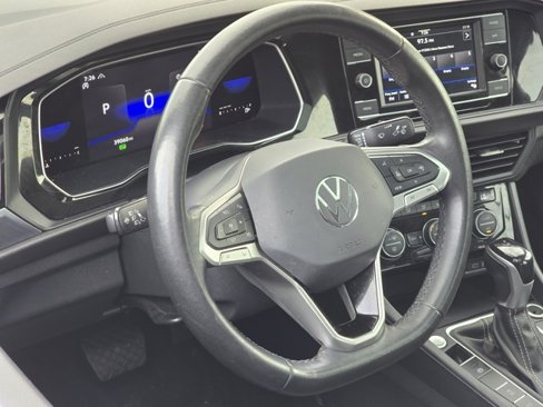 Used 2023 Volkswagen Jetta SE image 9