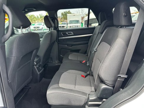 Used 2019 Ford Explorer XLT image 33