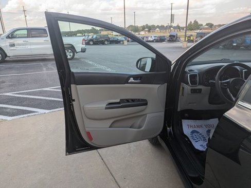Used 2020 Kia Sportage LX image 10