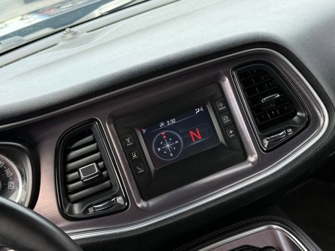 Used 2015 Dodge Challenger SXT w/ Driver Convenience Group image 20