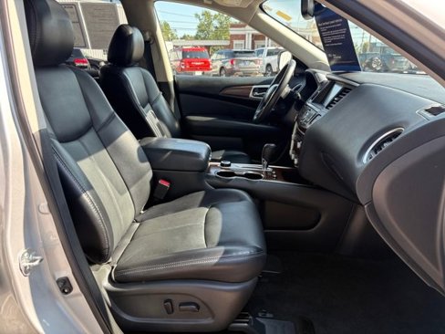 Used 2020 Nissan Pathfinder Platinum image 45