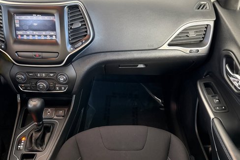 Used 2019 Jeep Cherokee Latitude w/ Popular Appearance Group image 29