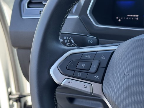 Certified 2023 Volkswagen Tiguan SE image 21
