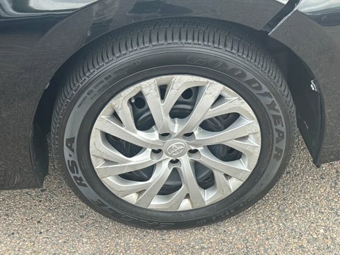 Used 2017 Toyota Corolla LE image 41