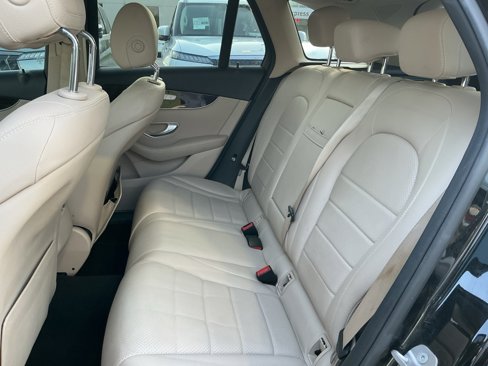 Used 2016 Mercedes-Benz GLC 300 4MATIC image 27