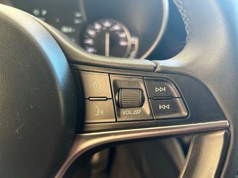 Used 2018 Alfa Romeo Giulia image 32