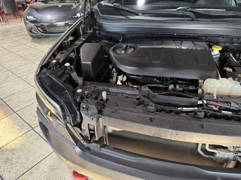 Used 2019 Jeep Cherokee Trailhawk w/ Cold Weather Group image 11
