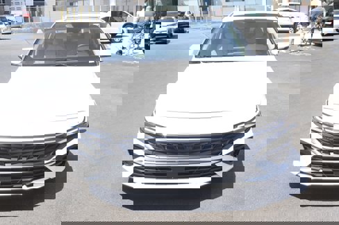 New 2025 Hyundai Elantra Limited image 9