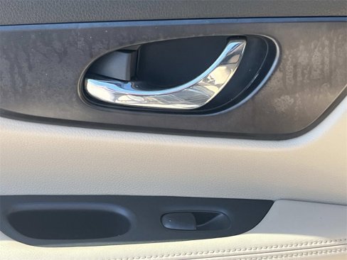 Used 2015 Nissan Rogue SV image 14