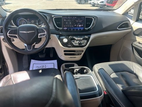 Used 2022 Chrysler Pacifica Touring-L image 20