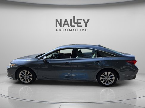 Used 2019 Toyota Avalon XLE image 2