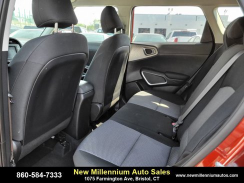 Used 2023 Kia Soul LX w/ LX Technology Package image 16