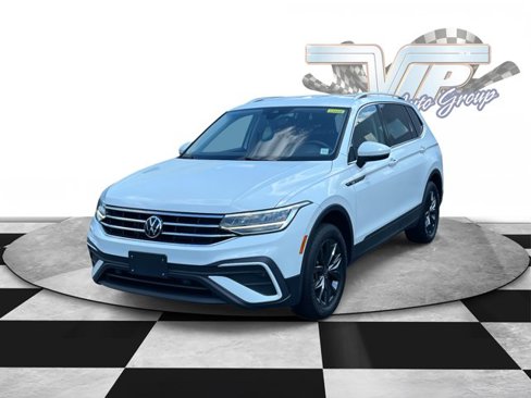 Used 2022 Volkswagen Tiguan SE image 2