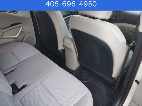 Used 2020 Kia Soul LX image 11