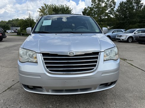 Used 2010 Chrysler Town & Country Touring image 8