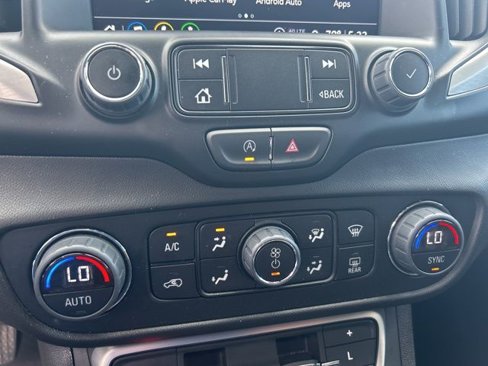 Used 2024 GMC Terrain SLT image 21