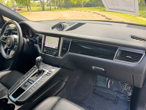 Used 2018 Porsche Macan S image 27
